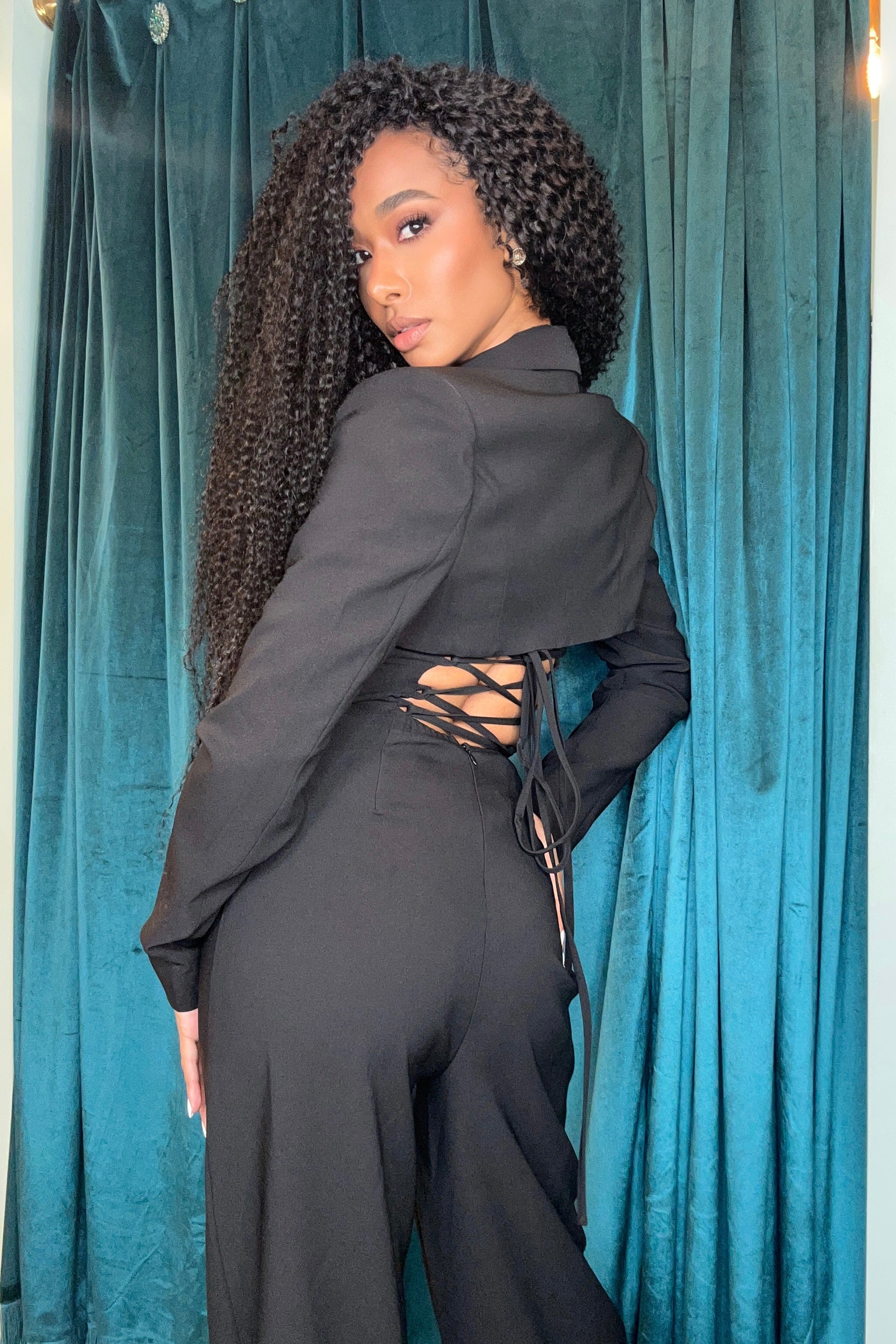 INARIA LACE ON CROSS BACK