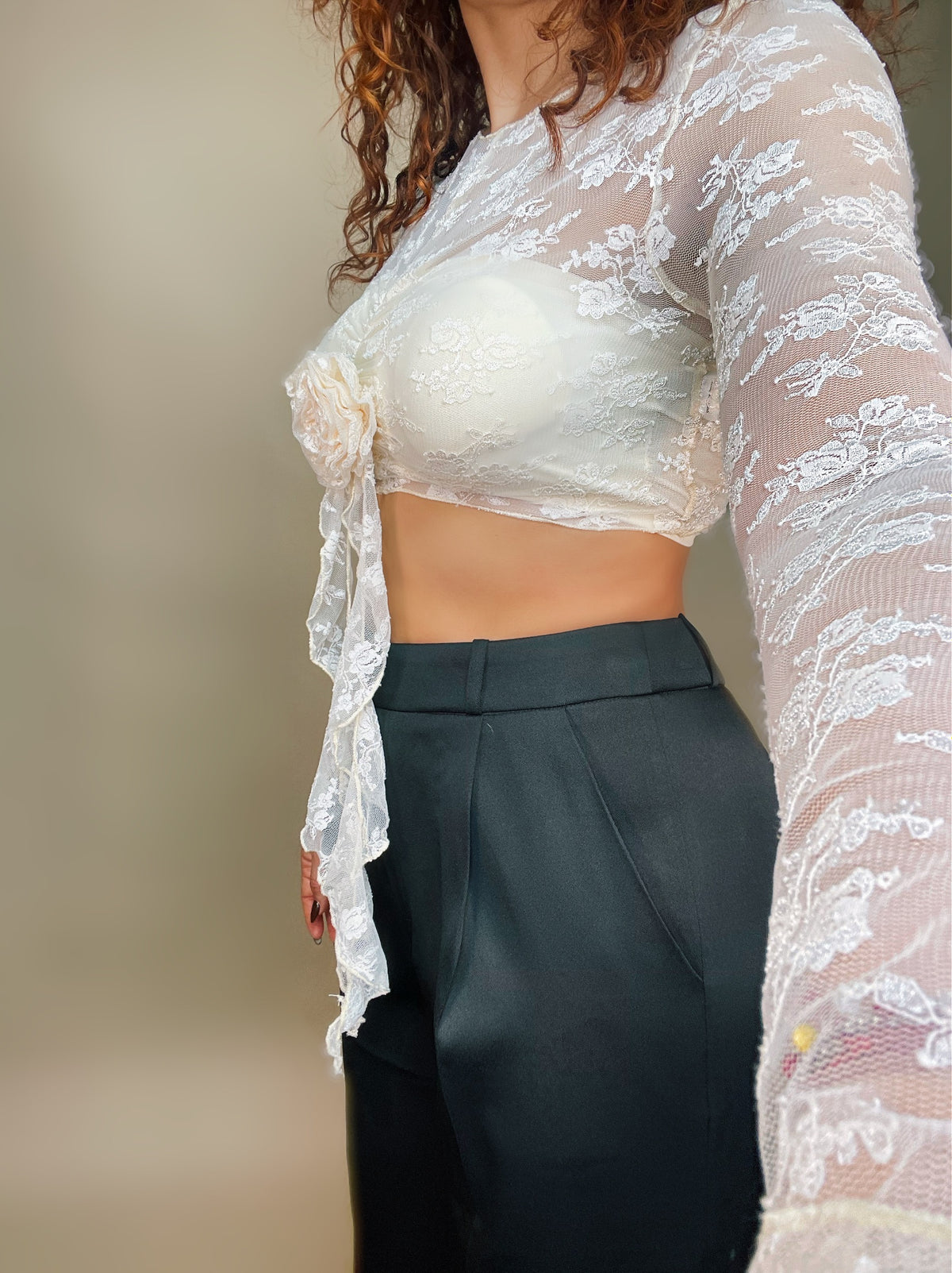 YAREN FLOWER LACE TOP